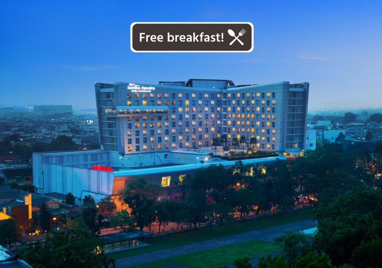 Santika Premiere Dyandra Hotel & Convention - Medan Exterior photo