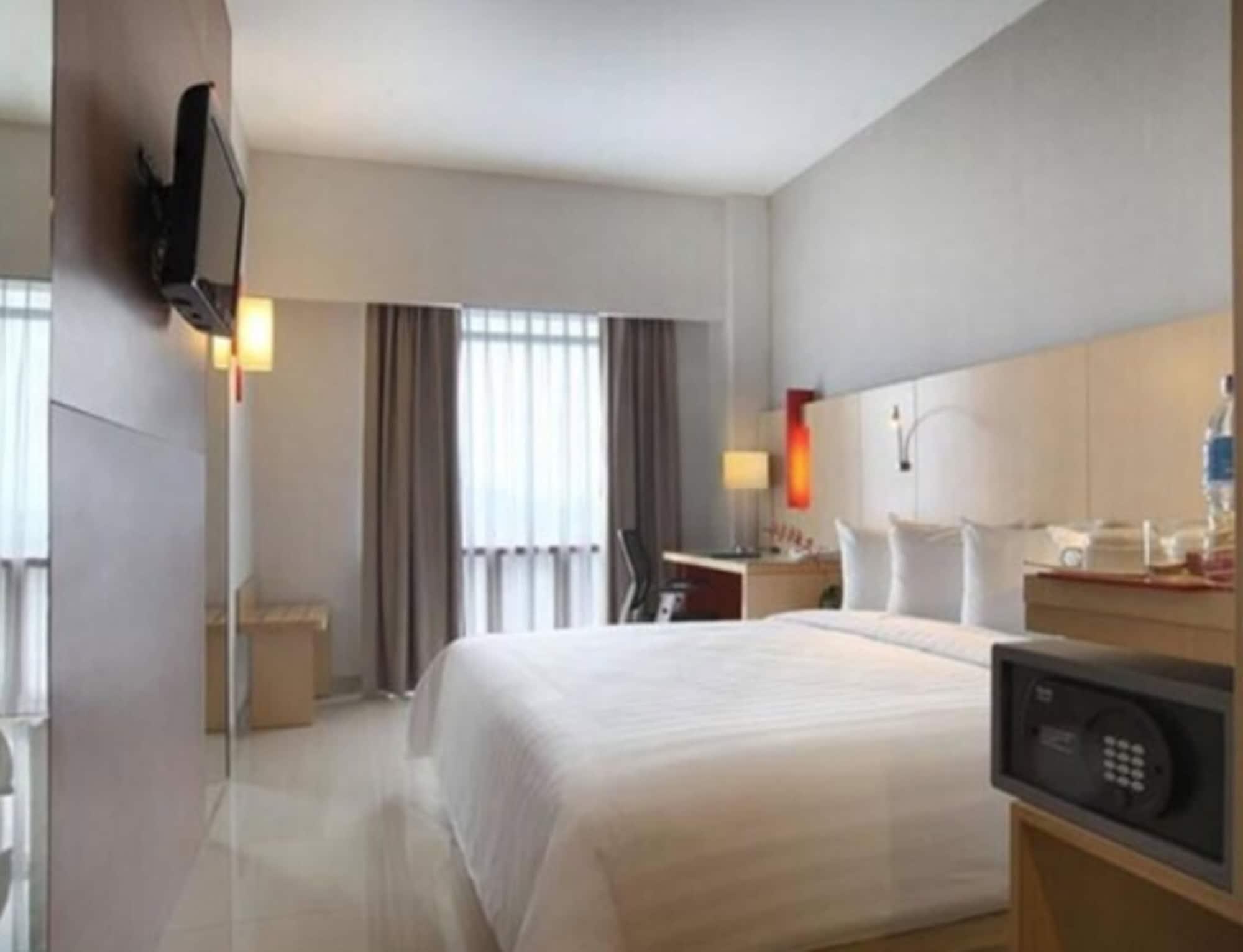 Santika Premiere Dyandra Hotel & Convention - Medan Exterior photo