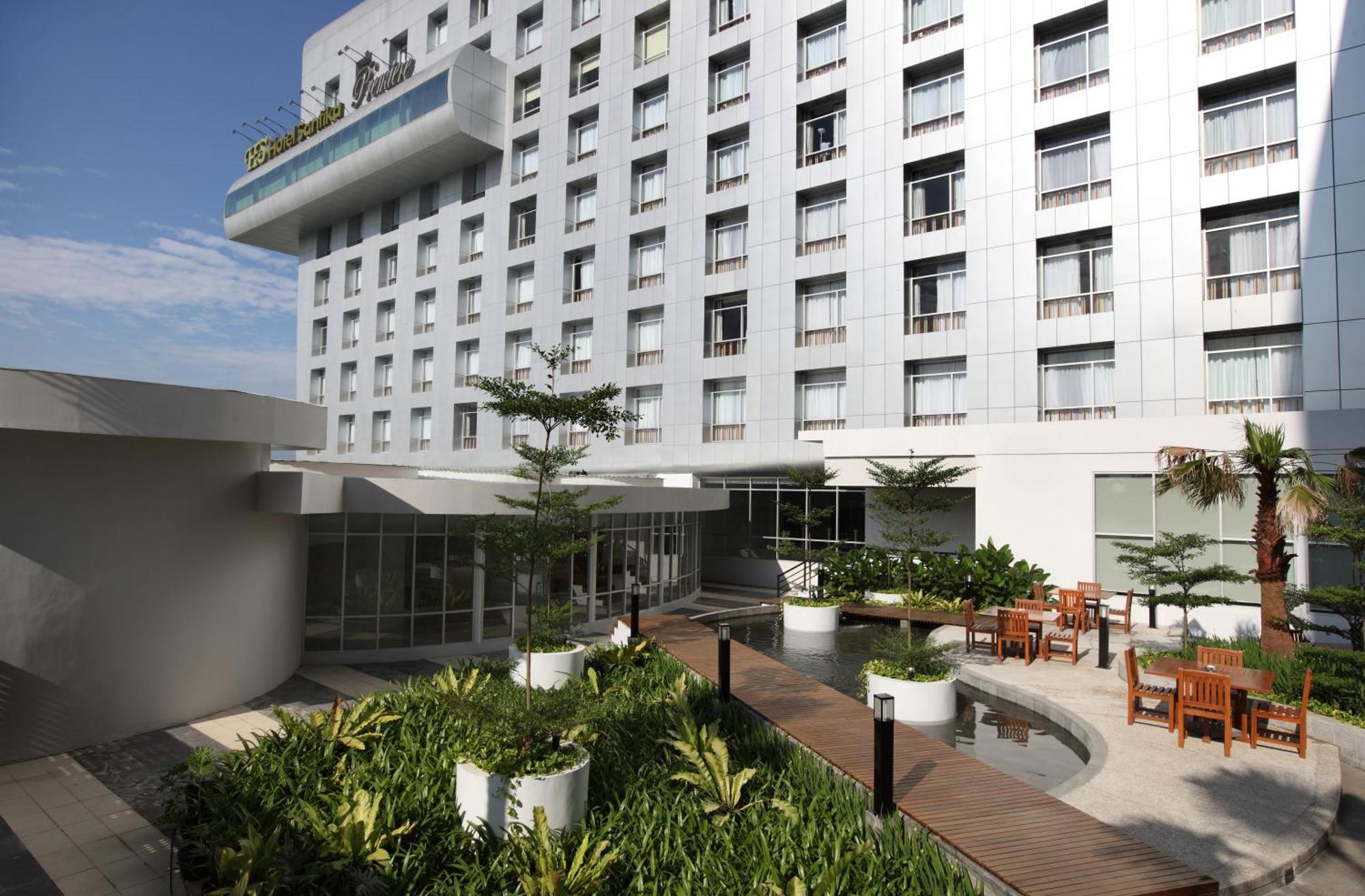 Santika Premiere Dyandra Hotel & Convention - Medan Exterior photo
