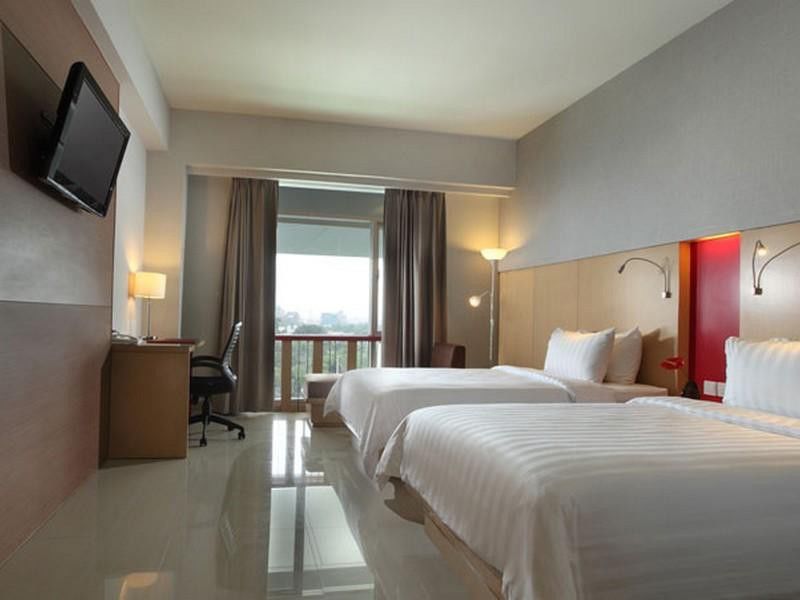 Santika Premiere Dyandra Hotel & Convention - Medan Exterior photo