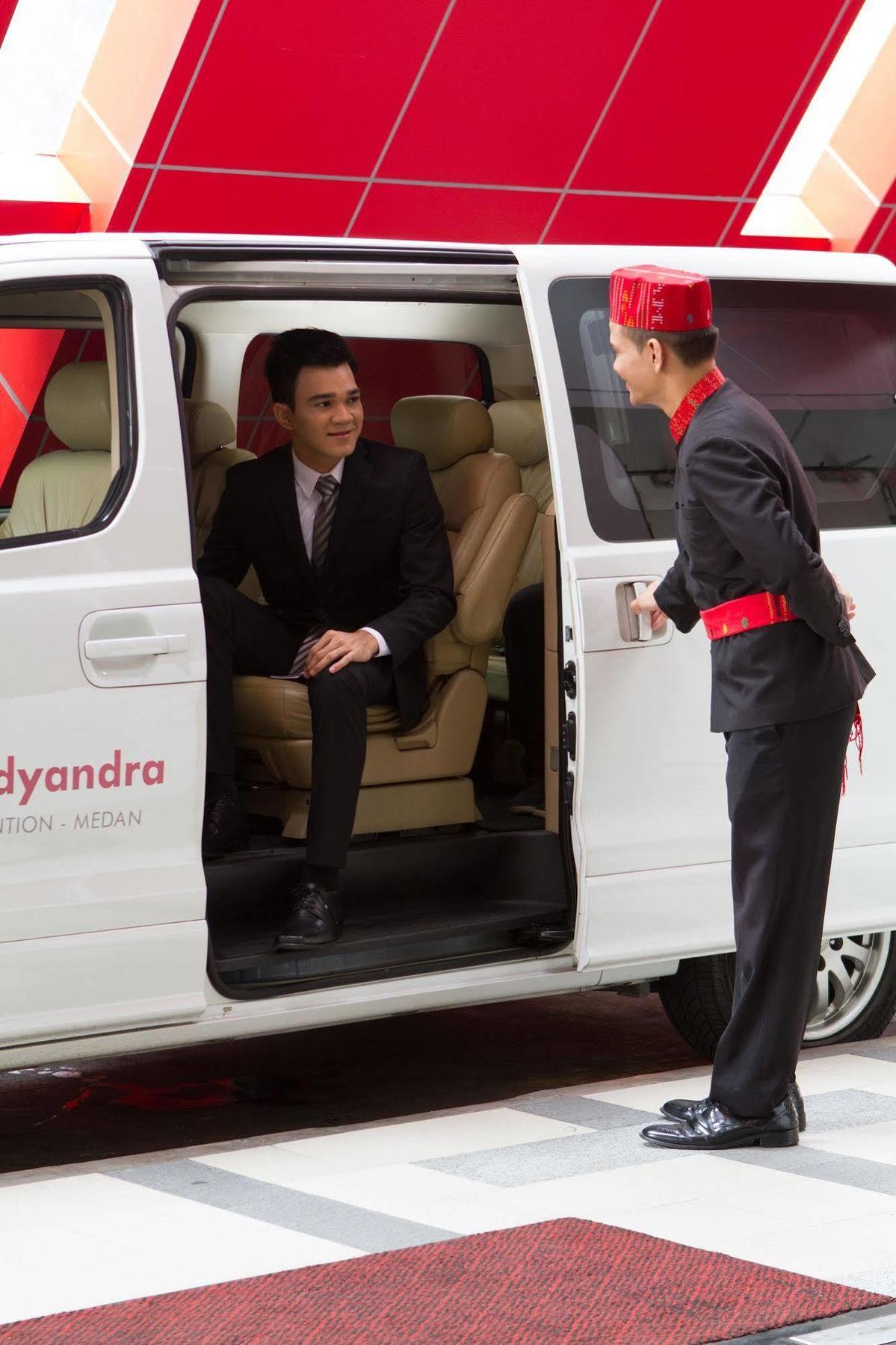 Santika Premiere Dyandra Hotel & Convention - Medan Exterior photo