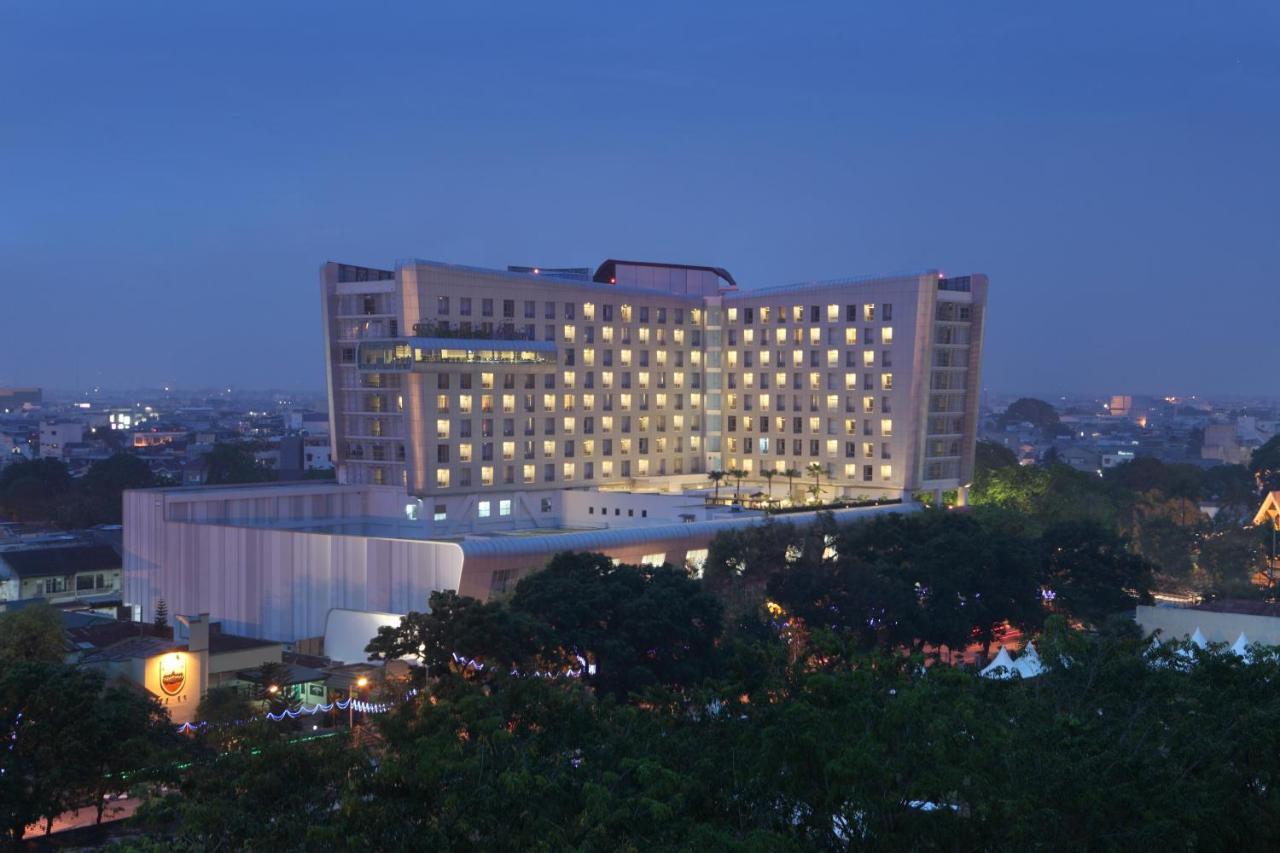 Santika Premiere Dyandra Hotel & Convention - Medan Exterior photo